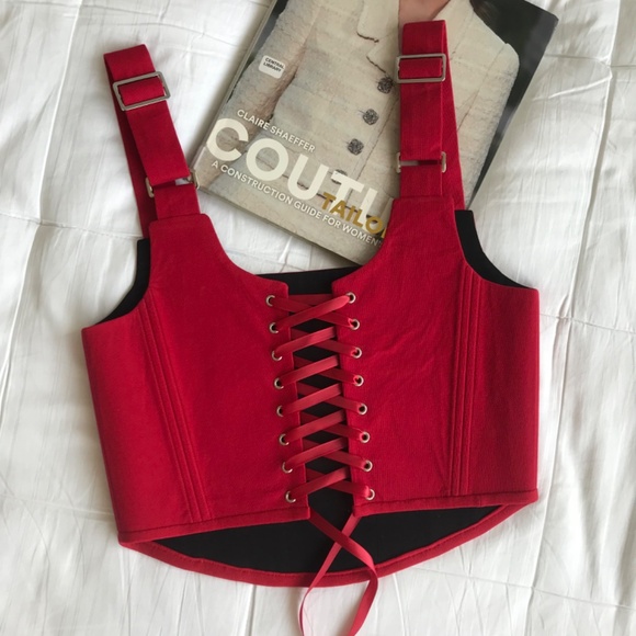 Corset - Picture 2 of 9